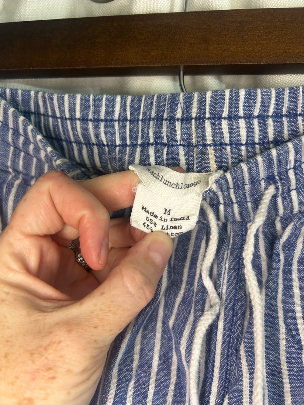 BeachLunchLounge Pair of Linen Blend Wide Leg Capri Pants - Picture 6 of 8